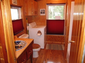 Rustic Orlando Cabin Rental Bathroom Appliances